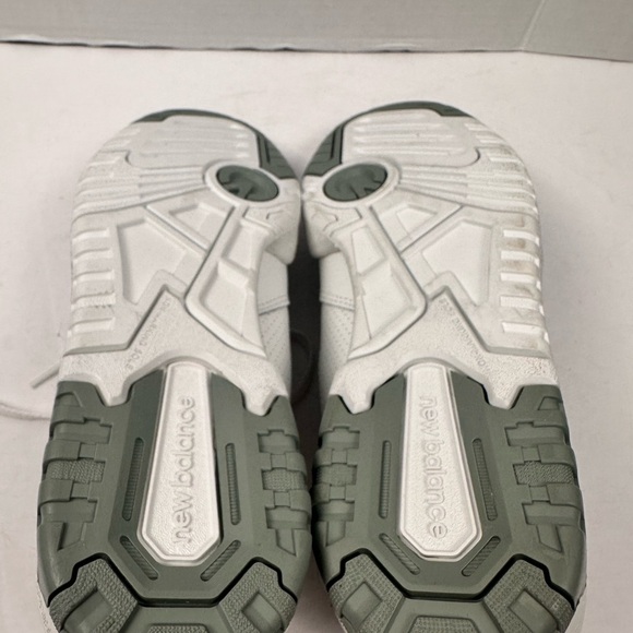 New Balance 550 Sz 8 - Picture 4 of 6